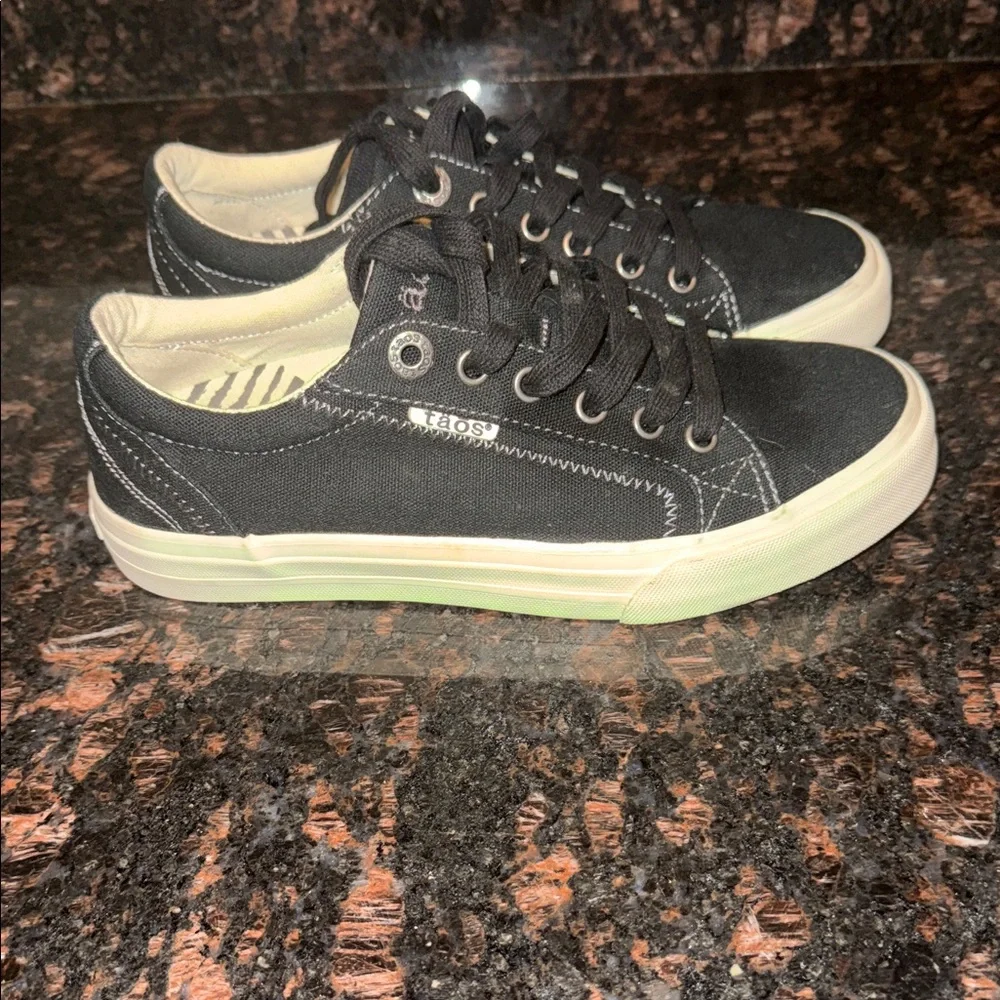 Taos Footwear Black Canvas Low-Top Sneakers with White Sole Size 6.5 - Picture 1 of 4